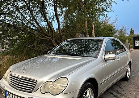 Mercedes-Benz 220