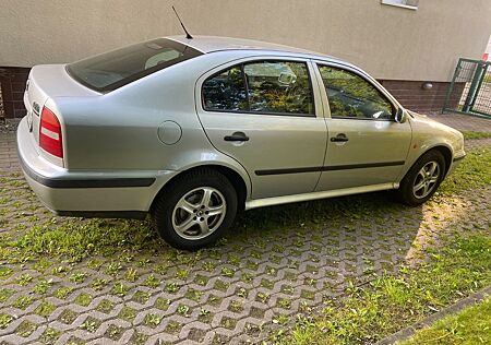 Skoda Octavia 1.6 Tüv&Service Neu Allwetterreifen Neu