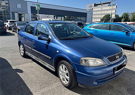 Opel Astra 1.6 -