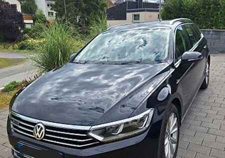 VW Passat gebraucht kaufen VW Passat Volkswagen 2.0 TDI SCR 176kW DSG 4MOT Highline V...