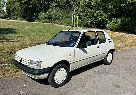 Peugeot 205 Open Edition Neuwagenzustand Sammlerauto