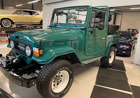 Toyota Land Cruiser FJ 40