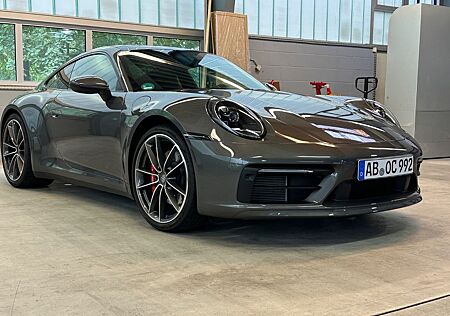 Porsche 992 Carrera S Coupé Sport Design Bose Klappe