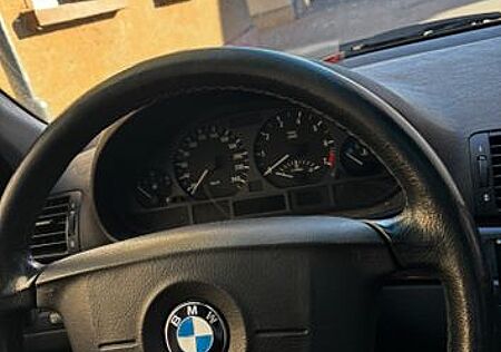 BMW 320i -