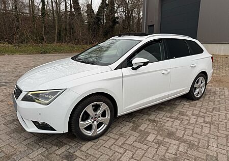 Seat Leon ST 1.6 TDI"STYLE"DSG-NAVI-LED-PANO-360°CAM"