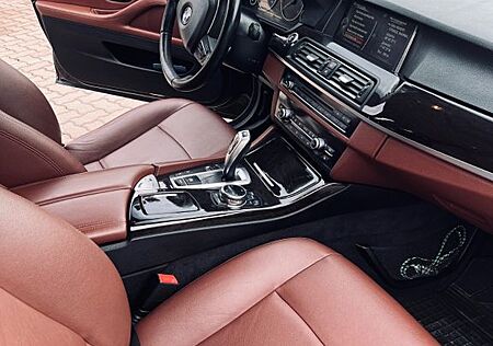 BMW 520d xDrive A Luxury Line Luxury Line
