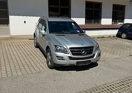 Mercedes-Benz ML 300 CDI 4MATIC BlueEFF. Grand Edition Gra...