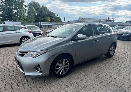 Toyota Auris Life+