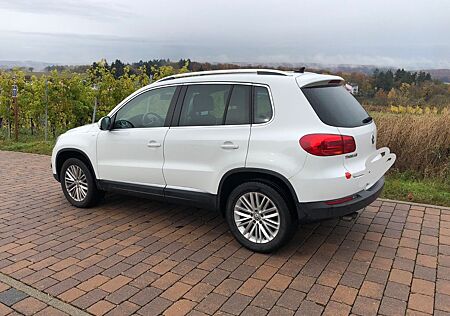 VW Tiguan Volkswagen 2.0 TDI DSG 4MOT BMo T CUP Sport & St...
