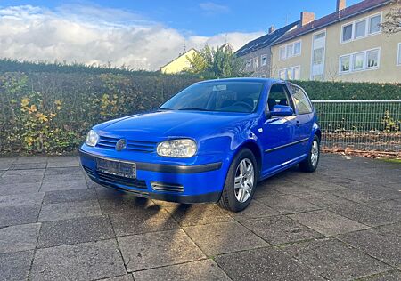 VW Golf Volkswagen *2.0* Blau