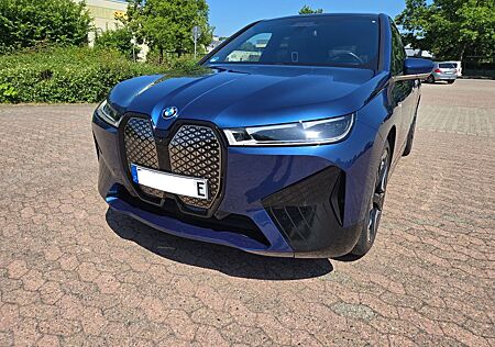 BMW iX M60 360°Laser B&W DAB SoftCL ACC AHK 22Zoll