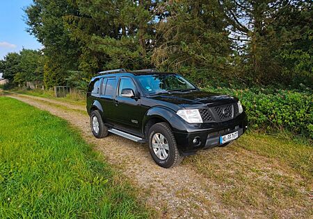 Nissan Pathfinder 2.5 dCi DPF LE LE