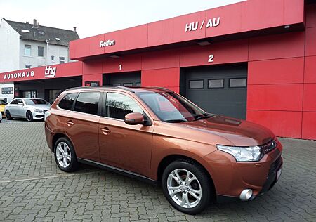 Mitsubishi Outlander 2.2DI-D Instyle 4WD- 7 SITZER-NAVI-KAM