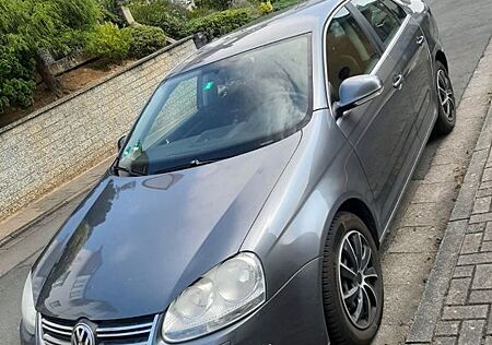 VW Jetta Volkswagen 1.6 TDI DSG Highline Highline