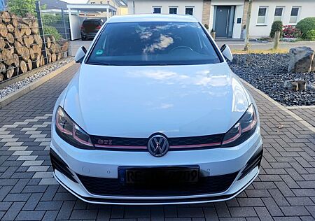 VW Golf Volkswagen 2.0 TSI GTI Performance