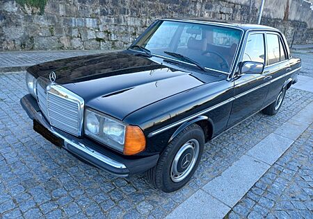 Mercedes-Benz 240 240d