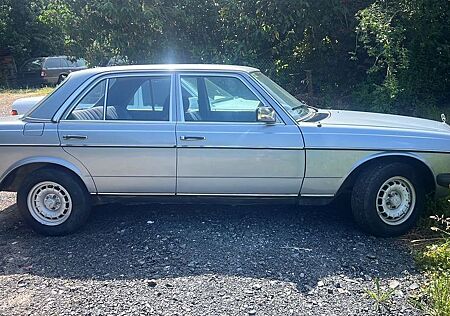 Mercedes-Benz 300 W123 D, Schalter, Klima, E-Fenster, TÜV neu