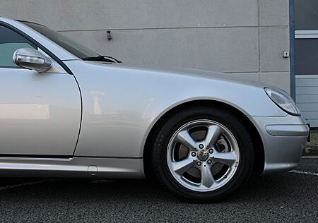 Mercedes-Benz SLK 320 V6 Automatik /Neuwagen /1. Hd /1. Lack