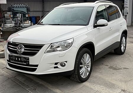 VW Tiguan Volkswagen Sport & Style BMT*PDC*AHK*SITZHEIZUNG*NAV