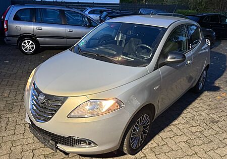 Lancia Ypsilon Gold*KLIMAAUTOMATIK*PDC*ALU*