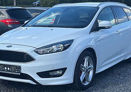 Ford Focus St-Line Garantie TÜV NEU AHK