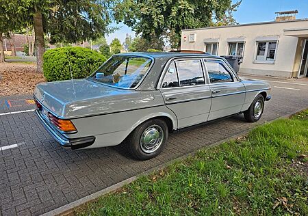 Mercedes-Benz 200