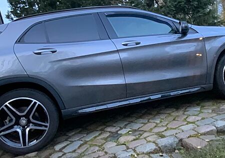 Mercedes-Benz GLA 200 AMG Line AMG Line