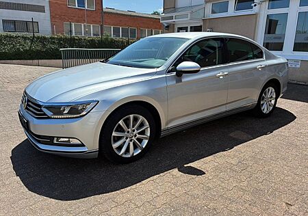 VW Passat Volkswagen Lim. Highline, scheckheft, Sitzhzg., Navi