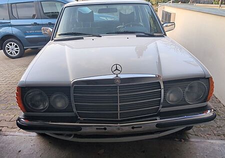 Mercedes-Benz 230