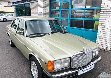 Mercedes-Benz E 230 123 Lim *TOP*