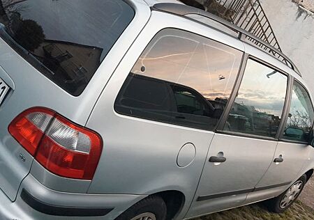 Ford Galaxy 2.8 Ghia 7-Sitzer Ghia