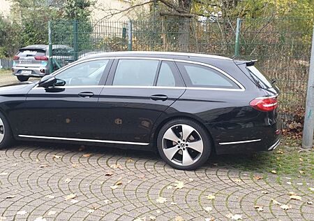 Mercedes-Benz E 220 d T Autom. -