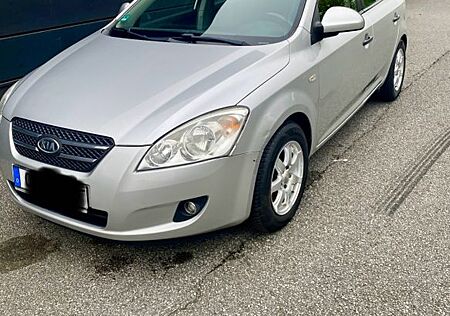 Kia Cee'd / Ceed 1.4 CVVT LX Basis LX Basis