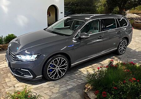 VW Passat Variant Volkswagen DSG Leder LED ACC AHK Garantie