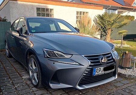 Lexus IS 300h Luxury Line
