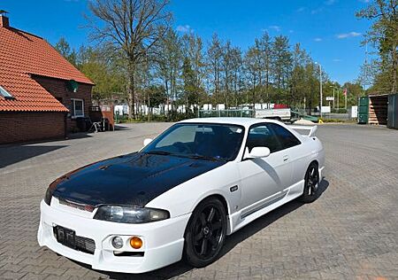 Nissan Skyline R33 GTST