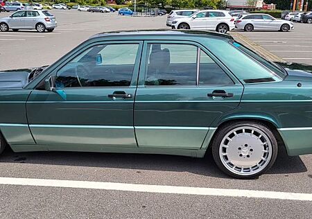 Mercedes-Benz 190 E 2,3