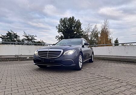 Mercedes-Benz E 220 d T - Exclusive, 360°