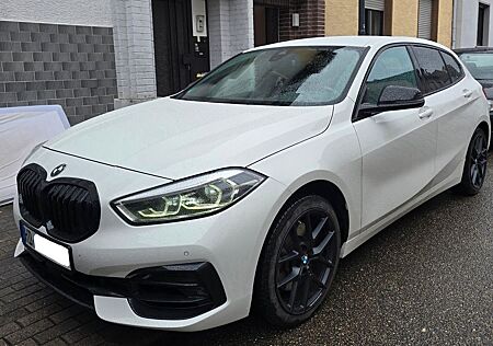 BMW 120i F40 Sport Line! Kamera Hinten!