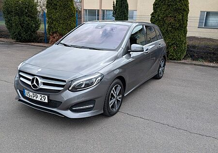Mercedes-Benz B 220 4MATIC DCT -