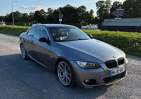 BMW 325i - E93 Cabrio Navi Leder Xenon PDC