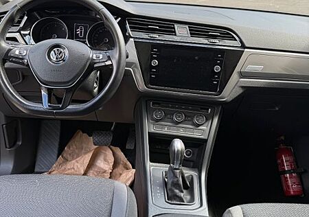 VW Touran Volkswagen 1.6 TDI SCR DSG Trendline Trendline