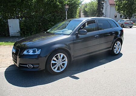 Audi A3 Sportback 2.0 TDI /Xenon+SHZ+S-Heft+WR!!!
