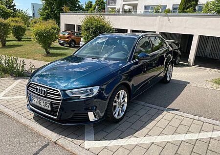 Audi A3 35 TFSI S tronic Sportback - Dunkelblau