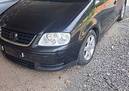 VW Touran Volkswagen 2.0 TDI 7 Sitzer und mit Anhängerkupplung