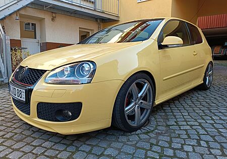 VW Golf Volkswagen GTI Pirelli