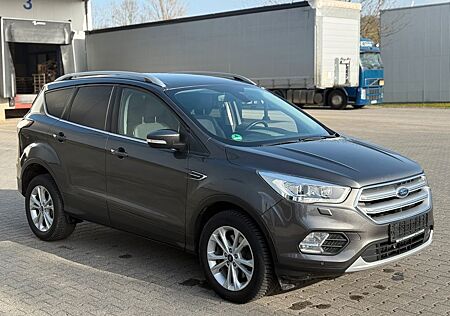 Ford Kuga Titanium Auto.*Garantie*AHK*Allrad*Kamera*