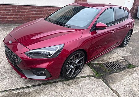 Ford Focus Lim. ST - 710