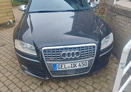 Audi S8 5.2 tiptronic quattro -