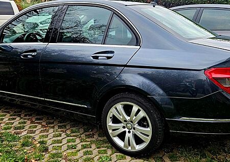 Mercedes-Benz C 180 CGI BlueEFFICIENCY Autom. -